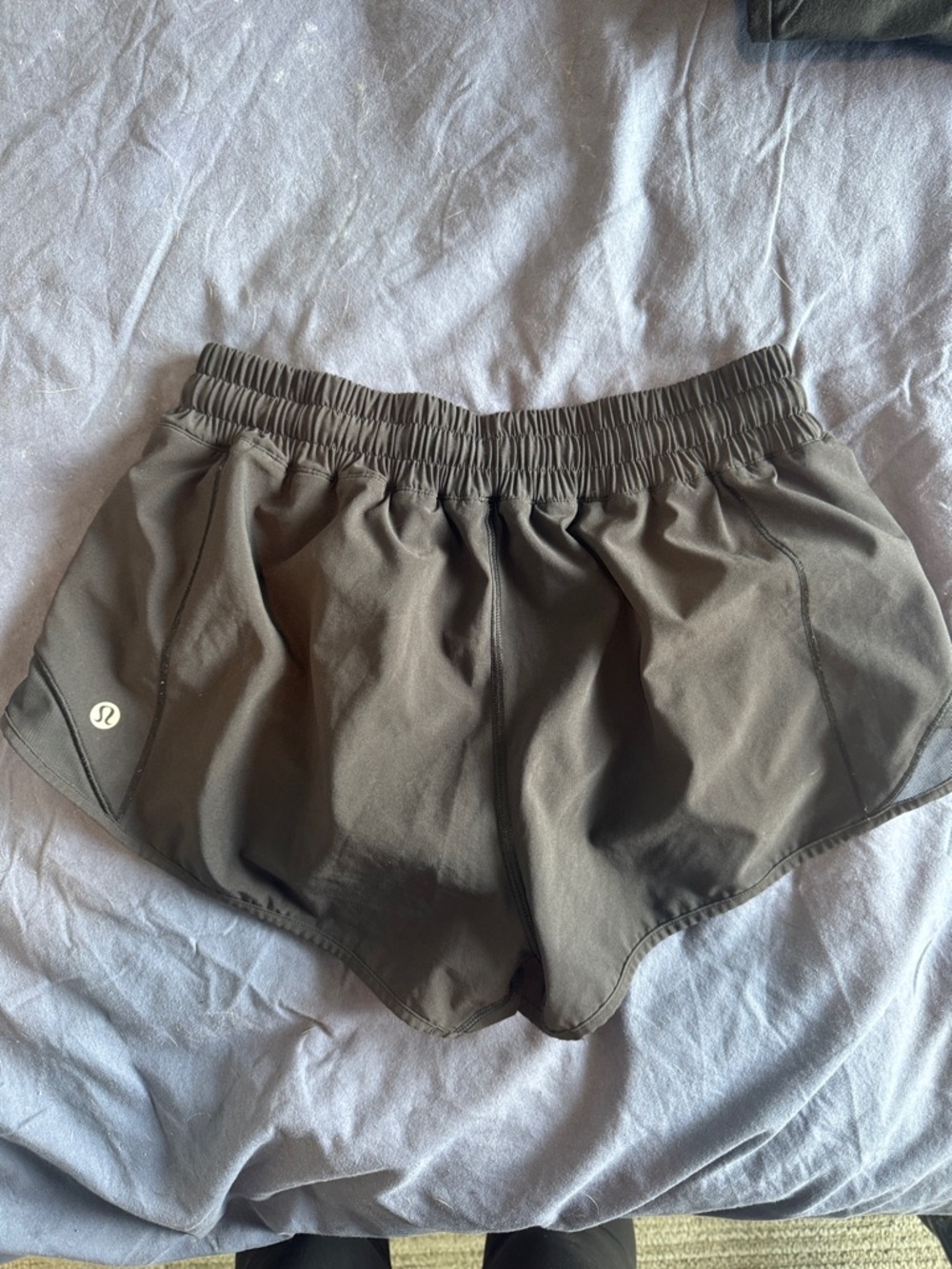 Lululemon Hottie Hot 2.5” - Size 6 Regular